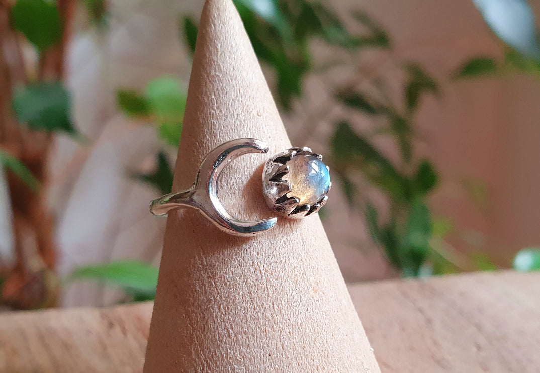 Labradorite Moon Silver Ring / Zodiac / Purple / Boho / Ethnic / Rustic / Tribal / Gypsy / Festival / Healing / Festival