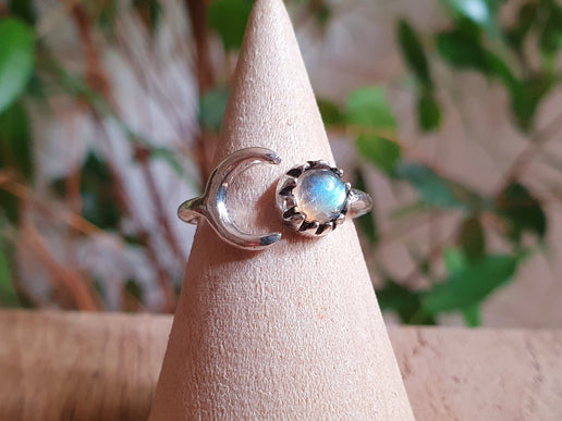 Labradorite Moon Silver Ring / Zodiac / Purple / Boho / Ethnic / Rustic / Tribal / Gypsy / Festival / Healing / Festival