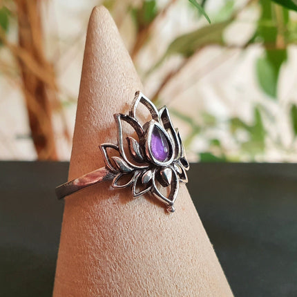 Silver Lotus Flower Ring / Amethyst / Boho / Ethnic / Rustic / Tribal / Gypsy / Festival / Indian / Healing / Festival