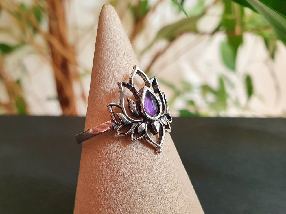 Silver Lotus Flower Ring / Amethyst / Boho / Ethnic / Rustic / Tribal / Gypsy / Festival / Indian / Healing / Festival