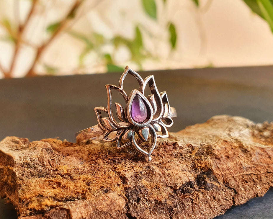 Silver Lotus Flower Ring / Amethyst / Boho / Ethnic / Rustic / Tribal / Gypsy / Festival / Indian / Healing / Festival