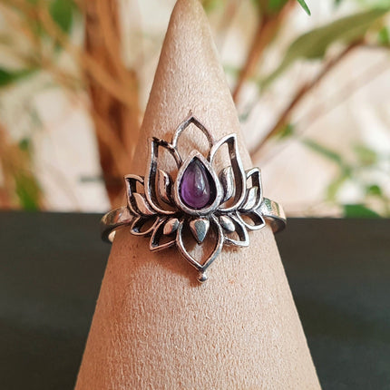 Silver Lotus Flower Ring / Amethyst / Boho / Ethnic / Rustic / Tribal / Gypsy / Festival / Indian / Healing / Festival