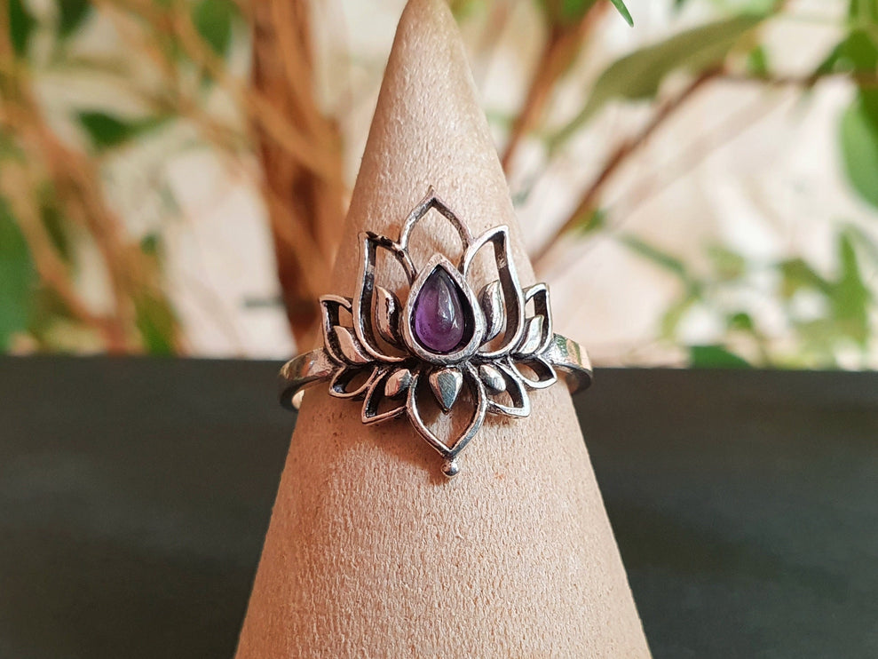 Silver Lotus Flower Ring / Amethyst / Boho / Ethnic / Rustic / Tribal / Gypsy / Festival / Indian / Healing / Festival