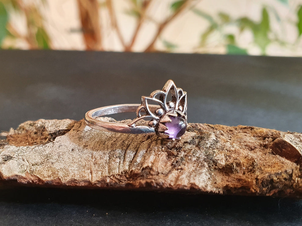 Amethyst Silver Ring Lotus Flower / Boho / Ethnic / Rustic / Tribal / Gypsy / Festival / Indian / Healing / Festival