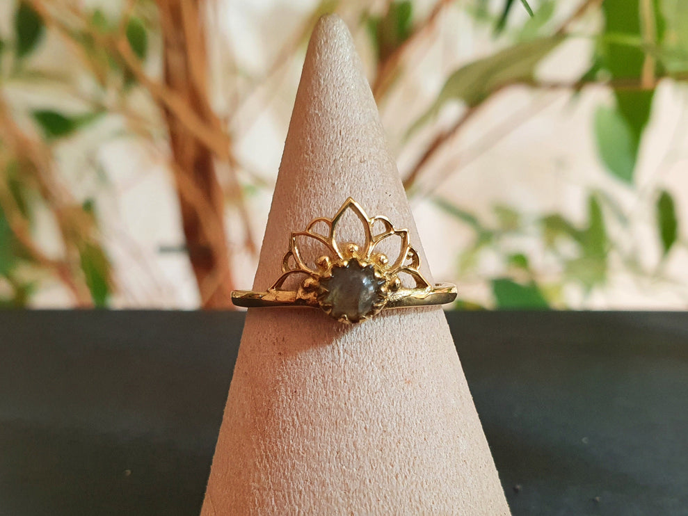 Labradorite Ring Gold Lotus Flower / Boho / Ethnic / Rustic / Tribal / Gypsy / Festival / Indian / Healing / Festival