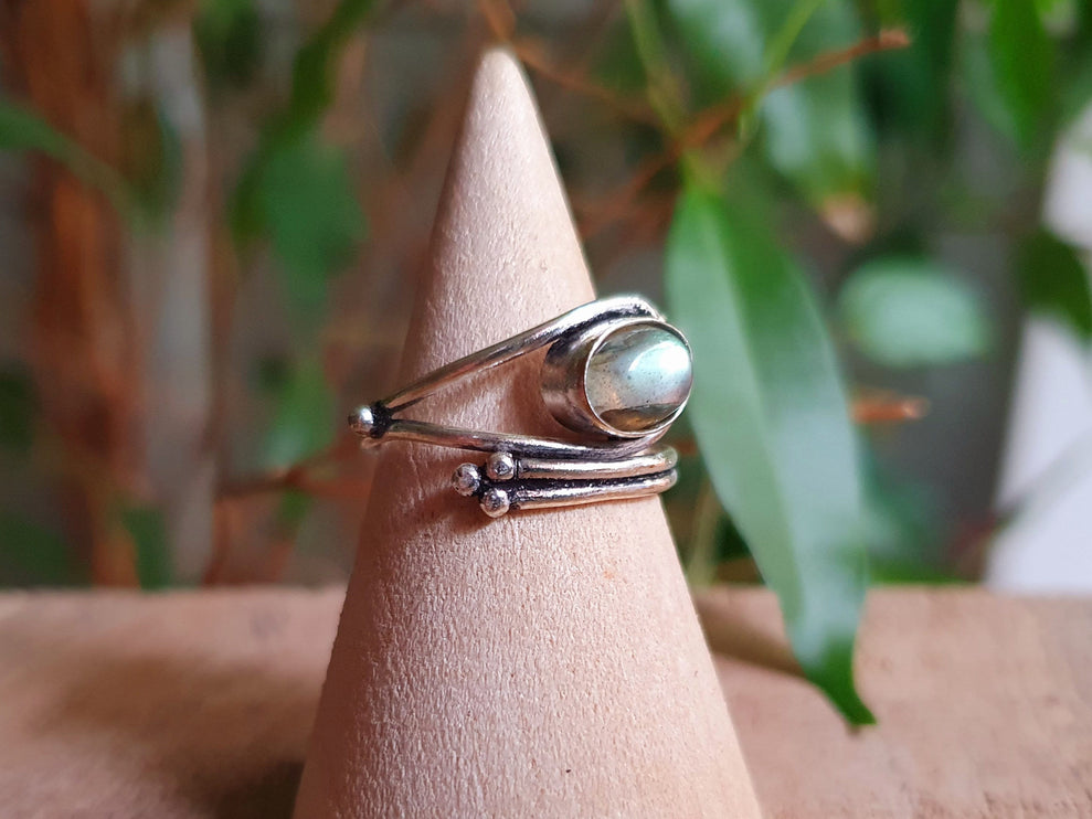 Ethnic style Silver & Labradorite Ring / Adjustable / Boho / Bohemian / Psy / Rustic / Tribal / Gypsy / Festival / Healing / Festival