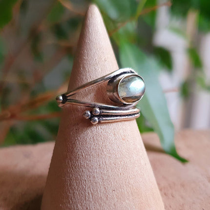 Ethnic style Silver & Labradorite Ring / Adjustable / Boho / Bohemian / Psy / Rustic / Tribal / Gypsy / Festival / Healing / Festival