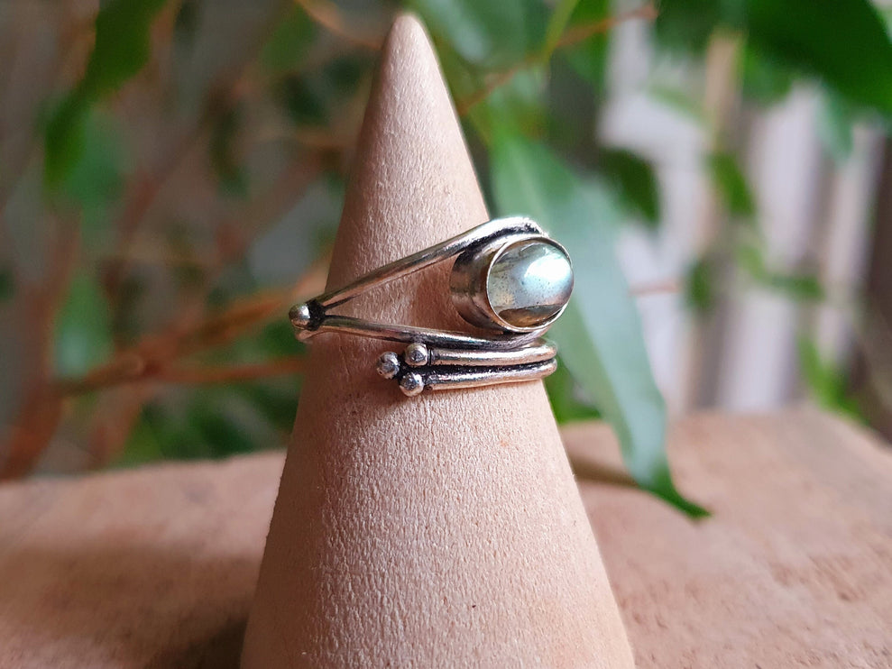 Ethnic style Silver & Labradorite Ring / Adjustable / Boho / Bohemian / Psy / Rustic / Tribal / Gypsy / Festival / Healing / Festival