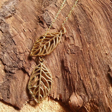 Lariat Necklace in Brass with Two Leaves Design / Minimalist / Contemporary / Boho / Modern / Chic / Pretty / Chain / Nature