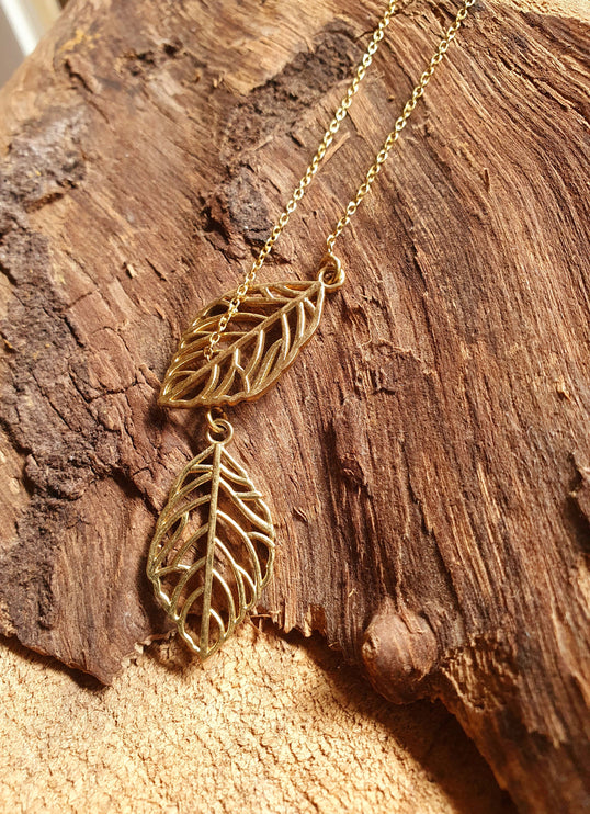 Lariat Necklace in Brass with Two Leaves Design / Minimalist / Contemporary / Boho / Modern / Chic / Pretty / Chain / Nature