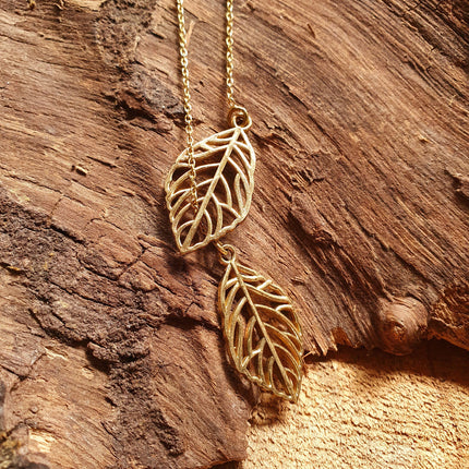 Lariat Necklace in Brass with Two Leaves Design / Minimalist / Contemporary / Boho / Modern / Chic / Pretty / Chain / Nature