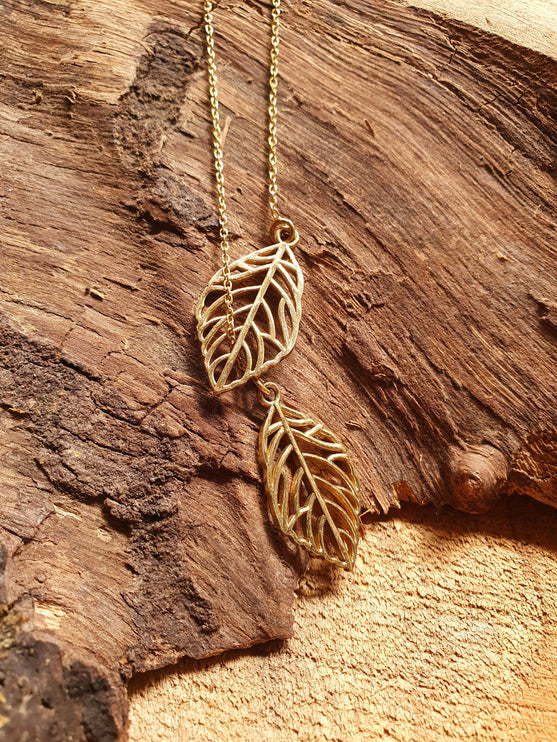 Lariat Necklace in Brass with Two Leaves Design / Minimalist / Contemporary / Boho / Modern / Chic / Pretty / Chain / Nature