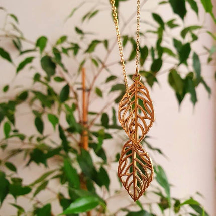 Lariat Necklace in Brass with Two Leaves Design / Minimalist / Contemporary / Boho / Modern / Chic / Pretty / Chain / Nature