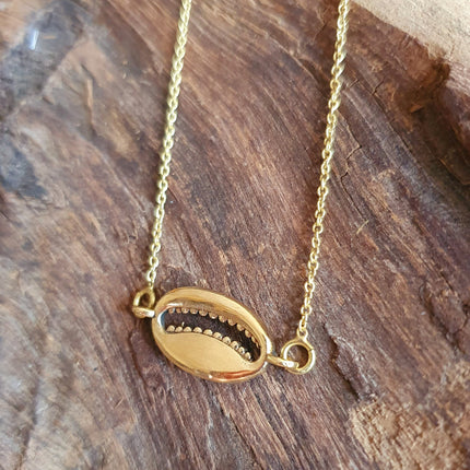 Golden Cowrie Shell Necklace / Minimalist / Contemporary / Boho / Modern / Chic / Pretty / Chain / Nature