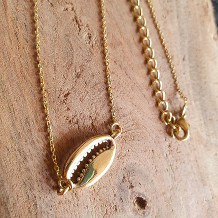 Golden Cowrie Shell Necklace / Minimalist / Contemporary / Boho / Modern / Chic / Pretty / Chain / Nature