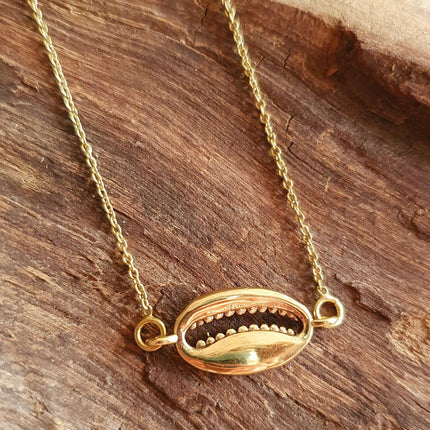 Golden Cowrie Shell Necklace / Minimalist / Contemporary / Boho / Modern / Chic / Pretty / Chain / Nature