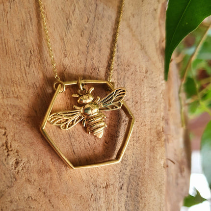 Golden Bee & Hexagon Necklace / Minimalist / Contemporary / Boho / Modern / Chic / Pretty / Chain / Nature