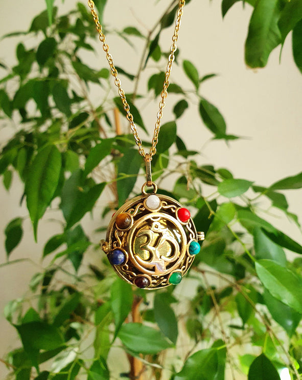 Golden Bola Necklace 'Ohm Shanti' Brass & 7 Stones Chakras / Pregnancy / Harmony Ball / Chimes / Bell / Vegan / Ethnic / Boho / Tribal