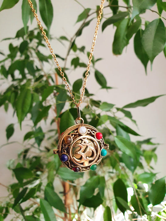 Golden Bola Necklace 'Ohm Shanti' Brass & 7 Stones Chakras / Pregnancy / Harmony Ball / Chimes / Bell / Vegan / Ethnic / Boho / Tribal