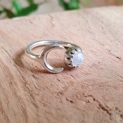 Moon Silver Ring / Moonstone / Zodiac / Purple / Boho / Ethnic / Rustic / Tribal / Gypsy / Festival / Healing / Festival