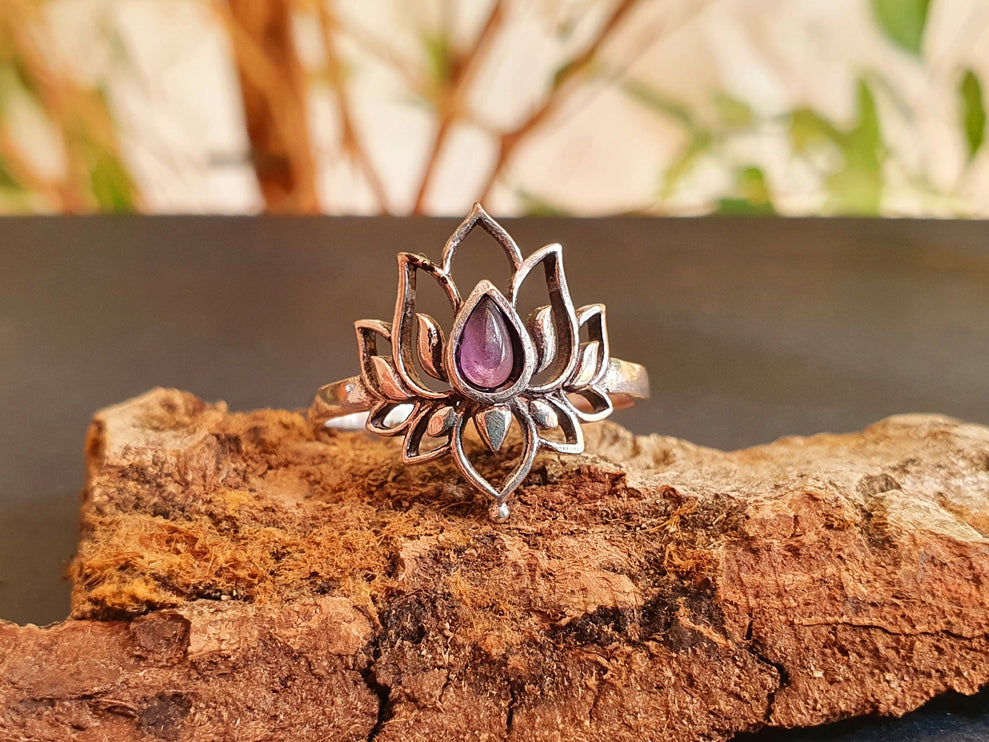 Silver Lotus Flower Ring / Amethyst / Boho / Ethnic / Rustic / Tribal / Gypsy / Festival / Indian / Healing / Festival