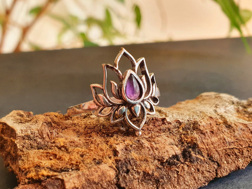 Silver Lotus Flower Ring / Amethyst / Boho / Ethnic / Rustic / Tribal / Gypsy / Festival / Indian / Healing / Festival