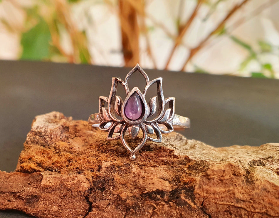 Silver Lotus Flower Ring / Amethyst / Boho / Ethnic / Rustic / Tribal / Gypsy / Festival / Indian / Healing / Festival