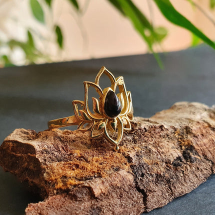 Golden Lotus Flower Ring / Black Onyx / Brass / Boho / Ethnic / Rustic / Tribal / Gypsy / Festival / Indian / Healing / Festival