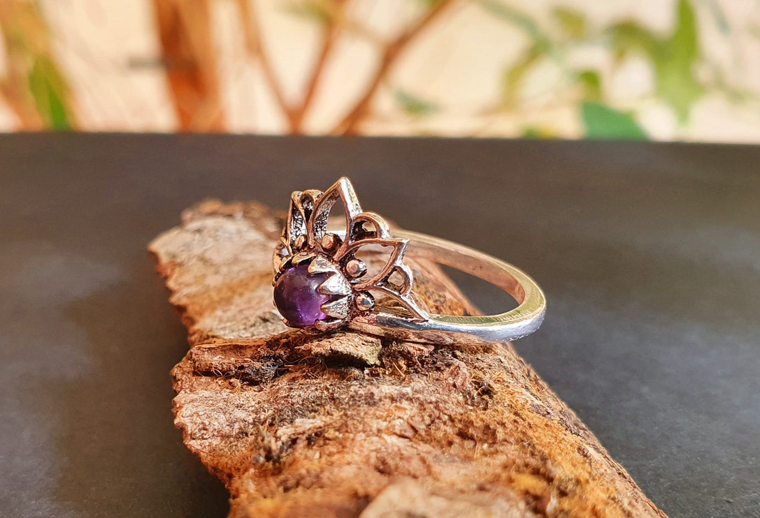 Amethyst Silver Ring Lotus Flower / Boho / Ethnic / Rustic / Tribal / Gypsy / Festival / Indian / Healing / Festival