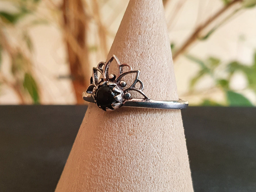 Silver Lotus Flower Ring / Black Onyx / Boho / Ethnic / Rustic / Tribal / Gypsy / Festival / Indian / Healing / Festival