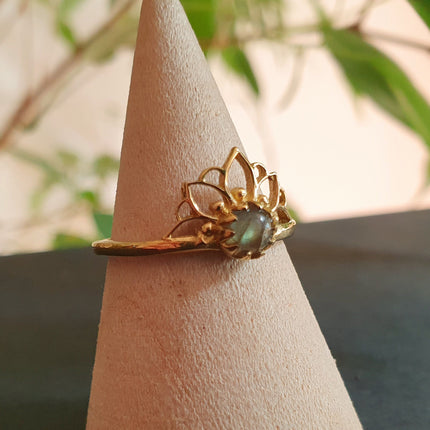 Labradorite Ring Gold Lotus Flower / Boho / Ethnic / Rustic / Tribal / Gypsy / Festival / Indian / Healing / Festival