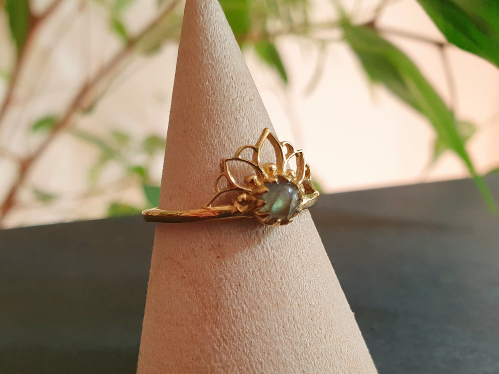 Labradorite Ring Gold Lotus Flower / Boho / Ethnic / Rustic / Tribal / Gypsy / Festival / Indian / Healing / Festival