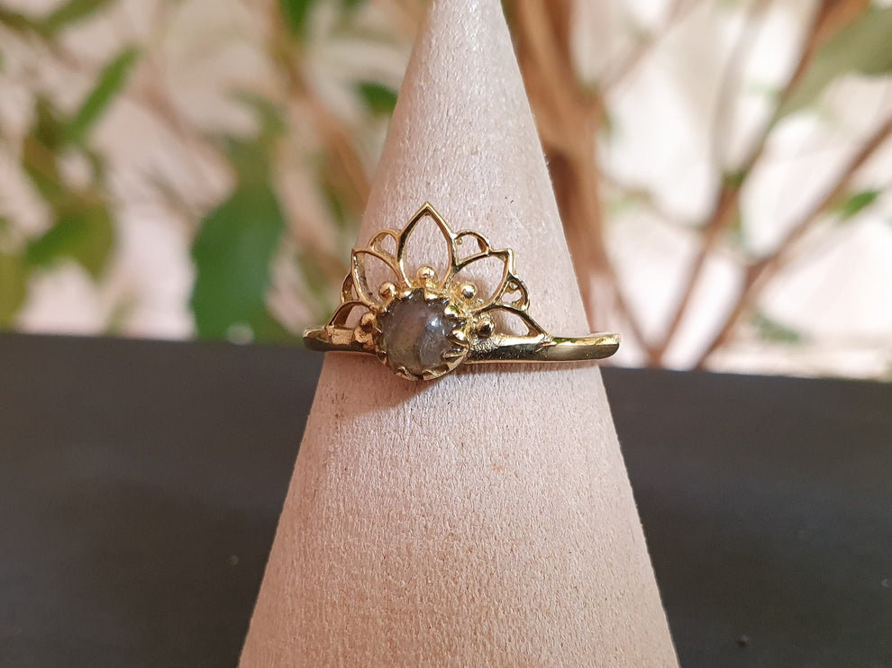 Labradorite Ring Gold Lotus Flower / Boho / Ethnic / Rustic / Tribal / Gypsy / Festival / Indian / Healing / Festival