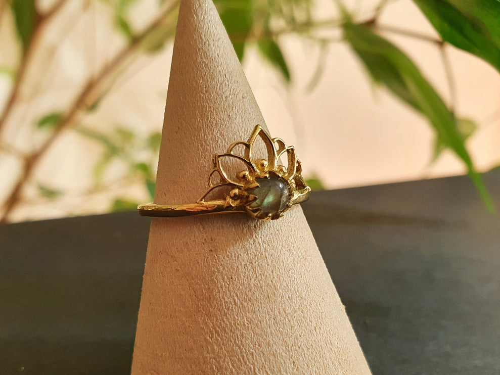 Labradorite Ring Gold Lotus Flower / Boho / Ethnic / Rustic / Tribal / Gypsy / Festival / Indian / Healing / Festival