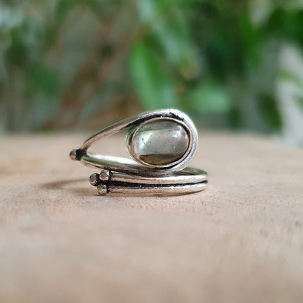 Ethnic style Silver & Labradorite Ring / Adjustable / Boho / Bohemian / Psy / Rustic / Tribal / Gypsy / Festival / Healing / Festival