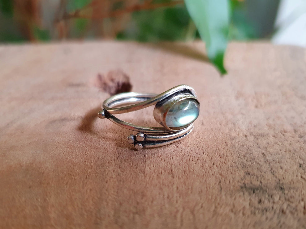 Ethnic style Silver & Labradorite Ring / Adjustable / Boho / Bohemian / Psy / Rustic / Tribal / Gypsy / Festival / Healing / Festival