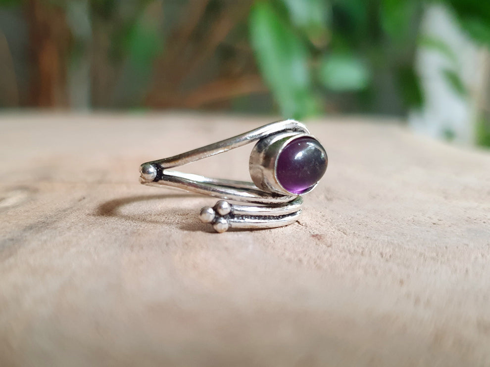 Ethnic style Silver & Amethyst Ring / Adjustable / Boho / Bohemian / Psy / Rustic / Tribal / Gypsy / Festival / Healing / Festival