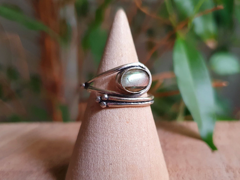 Ethnic style Silver & Labradorite Ring / Adjustable / Boho / Bohemian / Psy / Rustic / Tribal / Gypsy / Festival / Healing / Festival