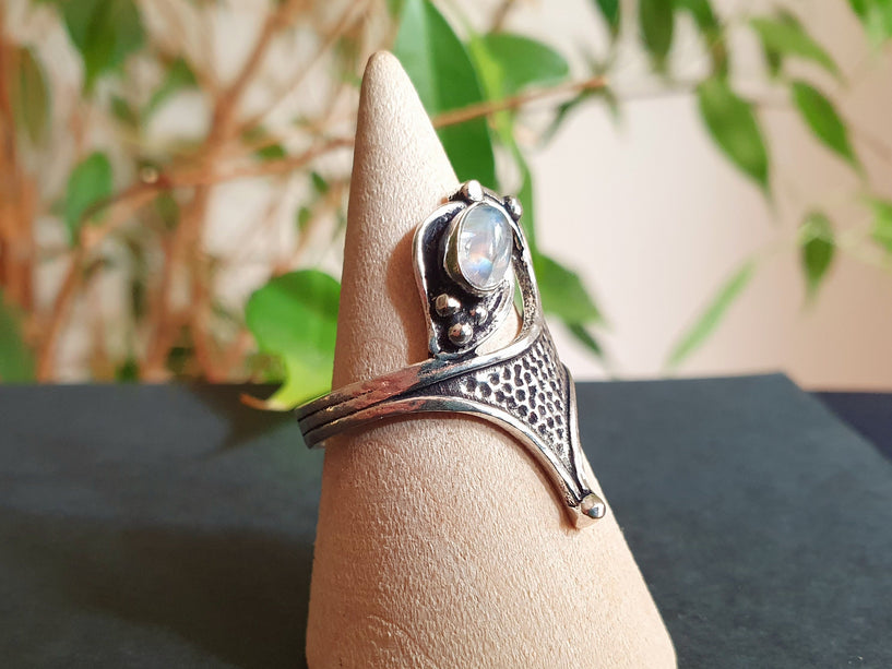 Boho Labradorite Silver Ring / Pretty / Large / Ethnic / Rustic / Festival / Tribal / Blue / Hippie / Gypsy / Psy / Stone / Healing