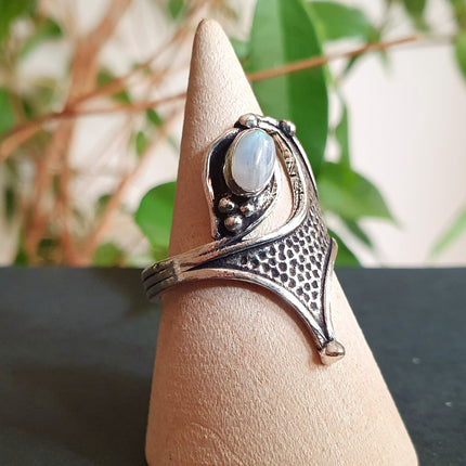 Boho Moonstone Silver Ring / Pretty / Large / Ethnic / Rustic / Festival / Tribal / Blue / Hippie / Gypsy / Psy / Stone / Healing