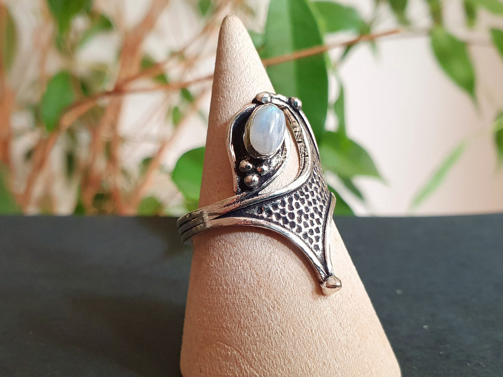 Boho Moonstone Silver Ring / Pretty / Large / Ethnic / Rustic / Festival / Tribal / Blue / Hippie / Gypsy / Psy / Stone / Healing