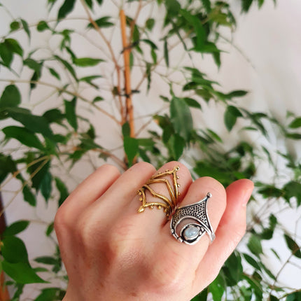 Boho Moonstone Silver Ring / Pretty / Large / Ethnic / Rustic / Festival / Tribal / Blue / Hippie / Gypsy / Psy / Stone / Healing