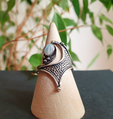 Boho Moonstone Silver Ring / Pretty / Large / Ethnic / Rustic / Festival / Tribal / Blue / Hippie / Gypsy / Psy / Stone / Healing