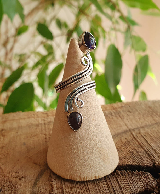 Onyx Noir & Silver spiral ring / Ajustable / Birthstone / Boho / Ethnic / Rustic / Tribal / Gypsy / Festival / Healing 