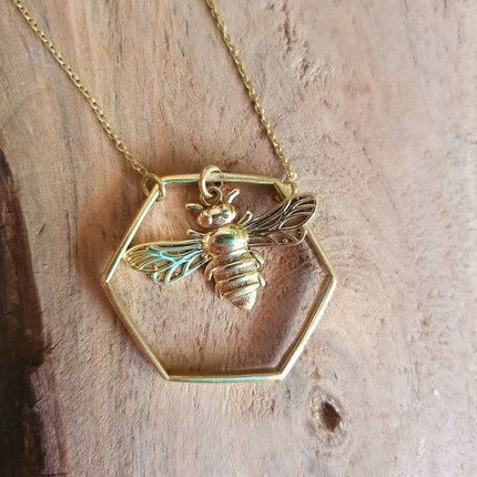 Golden Bee & Hexagon Necklace / Minimalist / Contemporary / Boho / Modern / Chic / Pretty / Chain / Nature