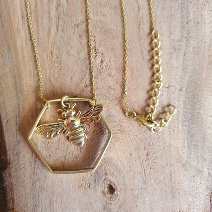 Golden Bee & Hexagon Necklace / Minimalist / Contemporary / Boho / Modern / Chic / Pretty / Chain / Nature