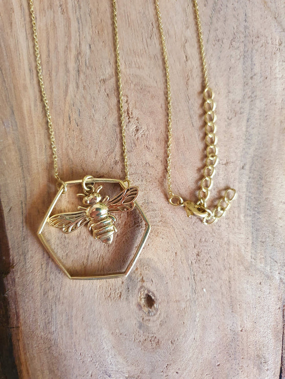 Golden Bee & Hexagon Necklace / Minimalist / Contemporary / Boho / Modern / Chic / Pretty / Chain / Nature