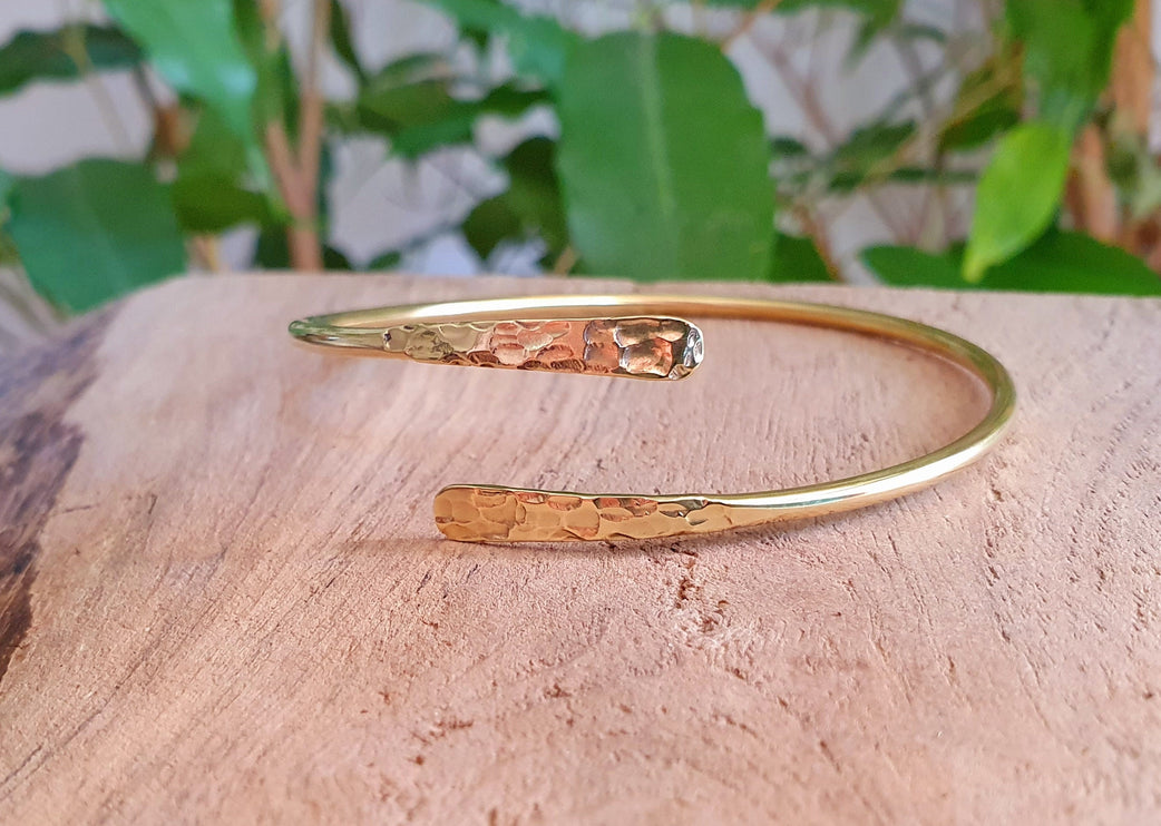 Gold Bangle / Hammered Golden Bracelet / Boho Chic Jewelry / Rustic / Women's Brass Bracelet / Minimalist Bangle / Contemporary