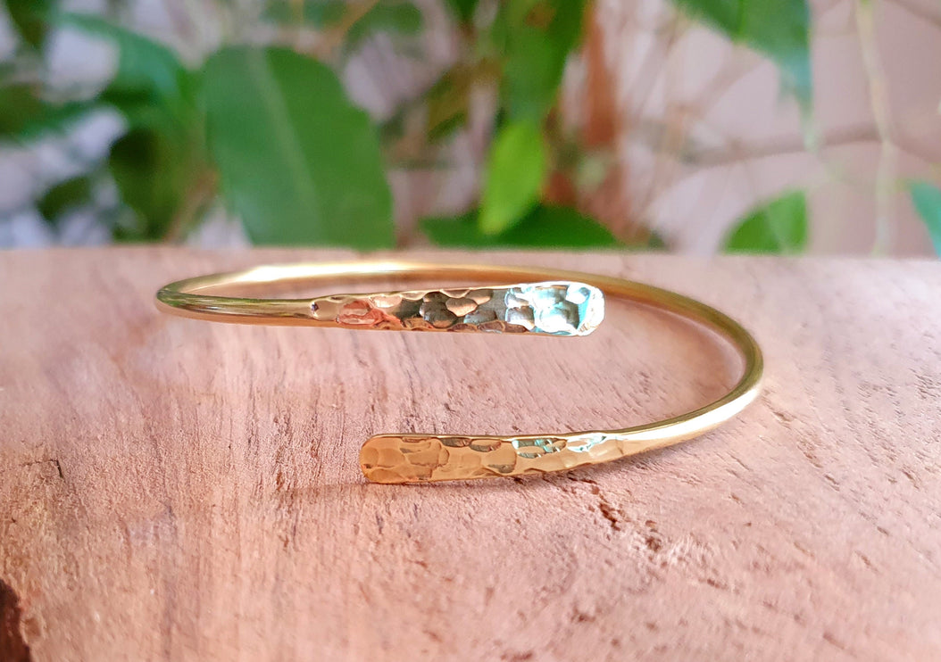 Gold Bangle / Hammered Golden Bracelet / Boho Chic Jewelry / Rustic / Women's Brass Bracelet / Minimalist Bangle / Contemporary