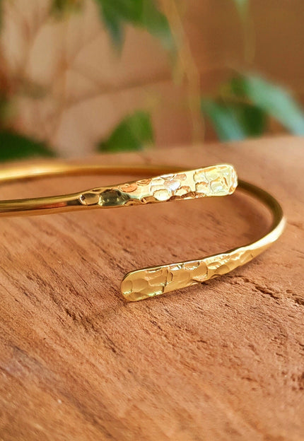 Gold Bangle / Hammered Golden Bracelet / Boho Chic Jewelry / Rustic / Women's Brass Bracelet / Minimalist Bangle / Contemporary